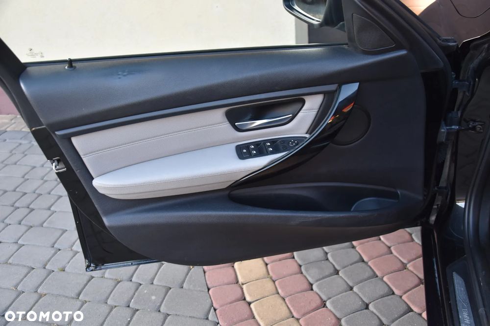 BMW Seria 3 320d Sport Line - 27