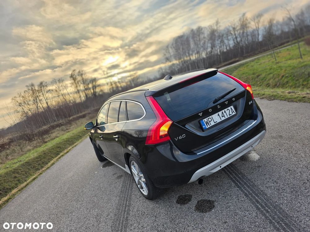 Volvo V60 D4 Geartronic Momentum - 26