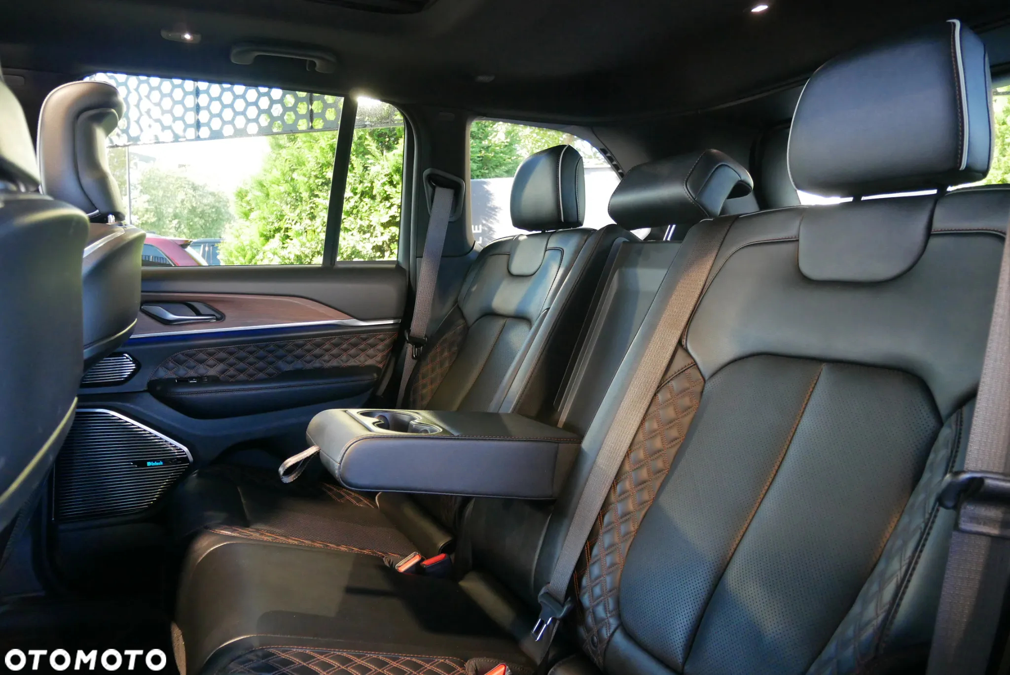 Jeep Grand Cherokee - 14