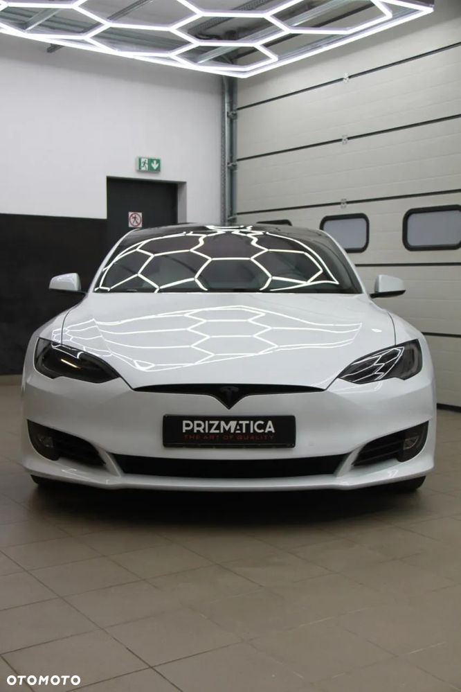 Tesla Model S Performance - 18