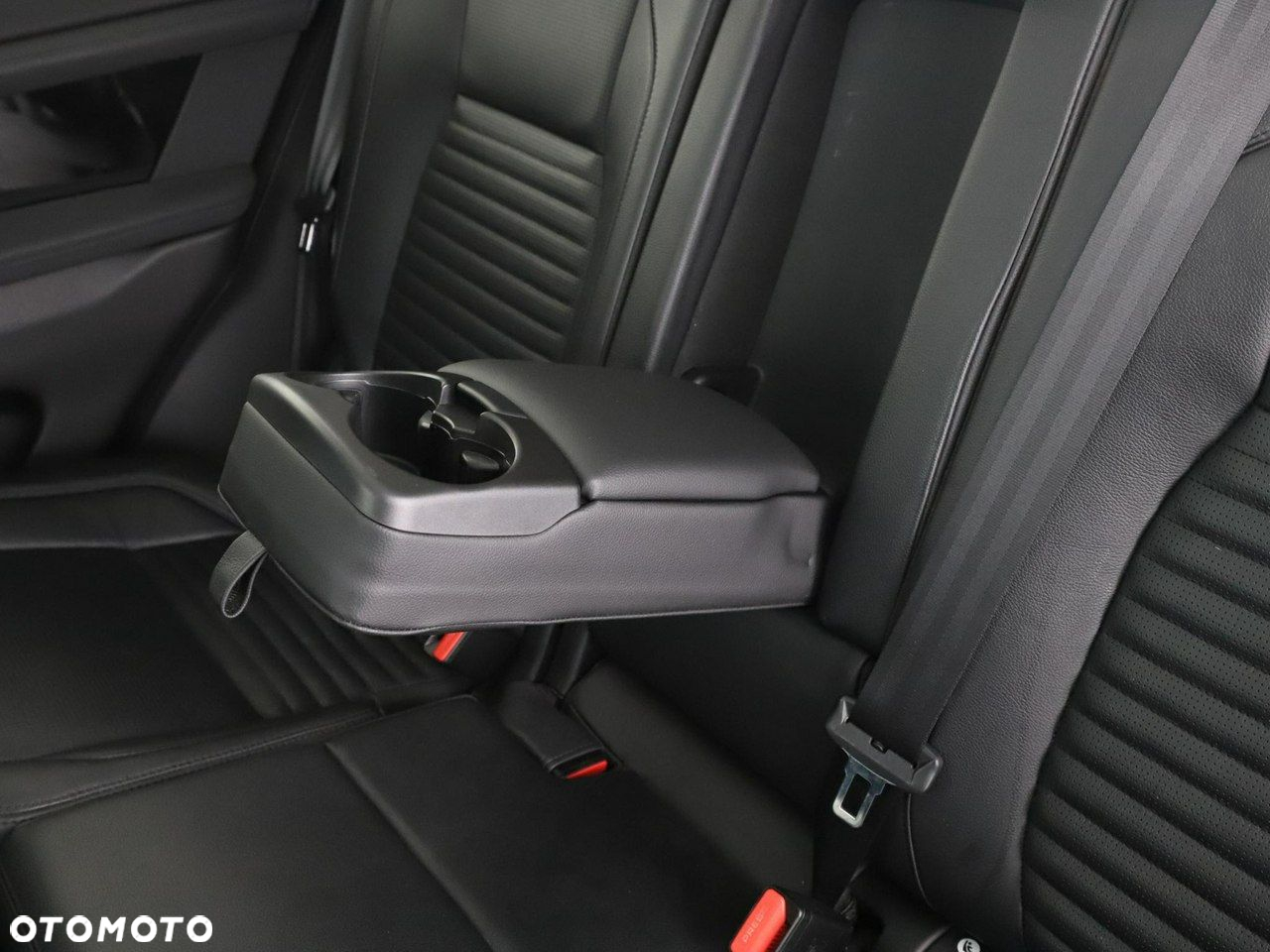 Land Rover Discovery Sport P300e - 38