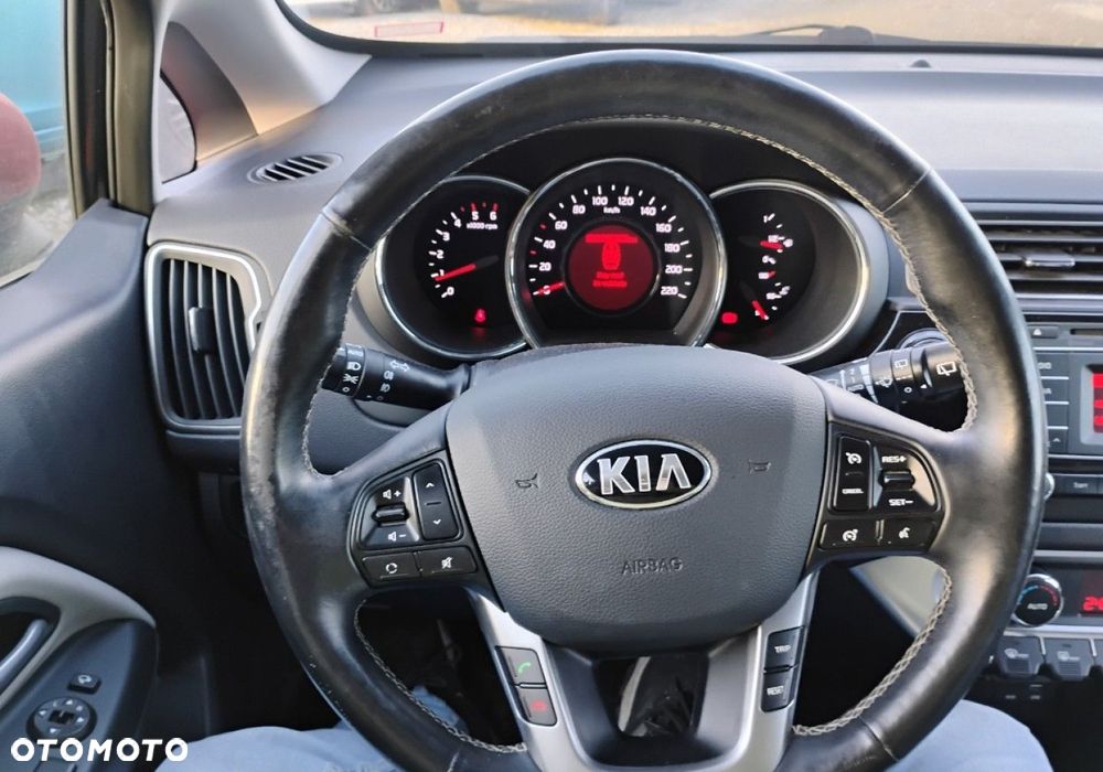Kia Rio - 11