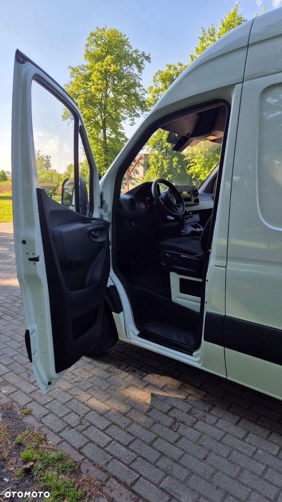 Mercedes-Benz Sprinter - 14