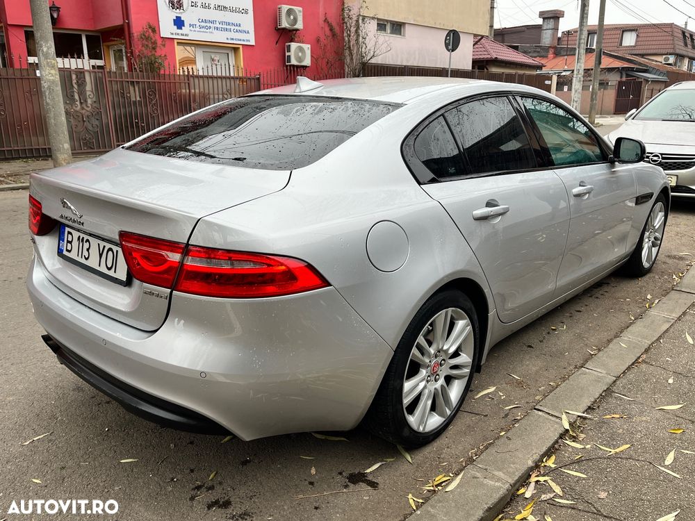 Jaguar XE 2.0 Prestige - 3