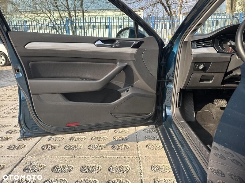 Volkswagen Passat - 17
