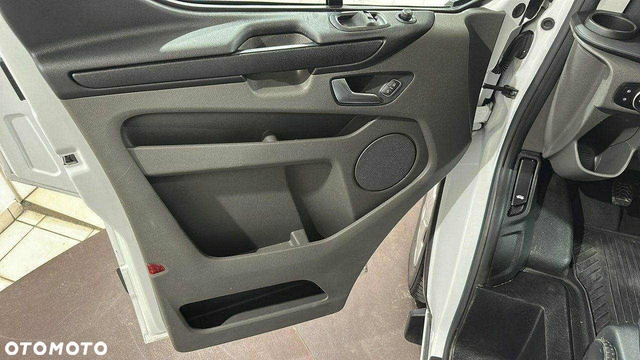 Ford Custom - 12