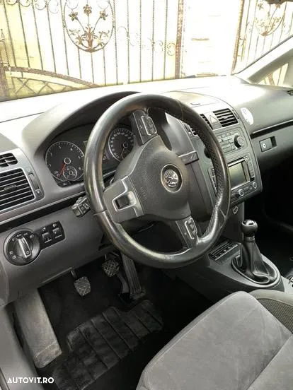 Volkswagen Touran - 6