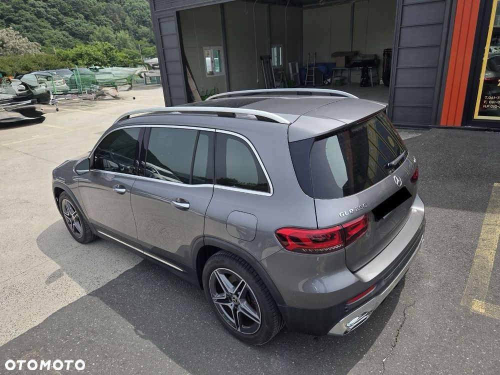 Mercedes-Benz GLB 250 4-Matic AMG Line 8G-DCT - 9
