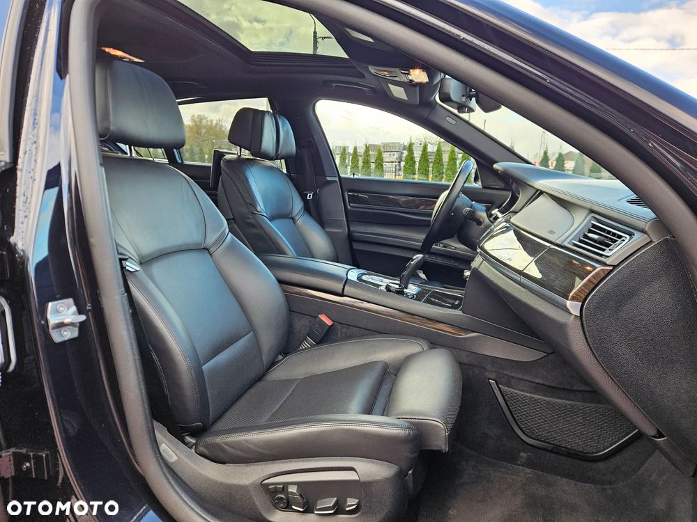 BMW Seria 7 750i xDrive Edition Exclusive - 8
