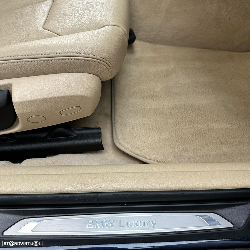 BMW 320 d Auto Line Luxury - 29