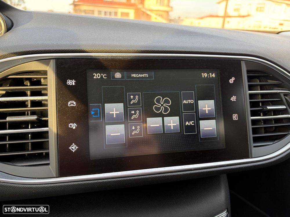 Peugeot 308 1.2 PureTech Allure J17 - 50