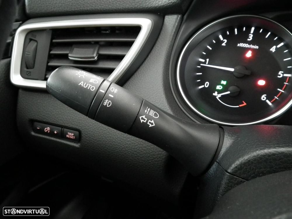 Nissan Qashqai 1.5 dCi N-Connecta J18 — fotografia 16