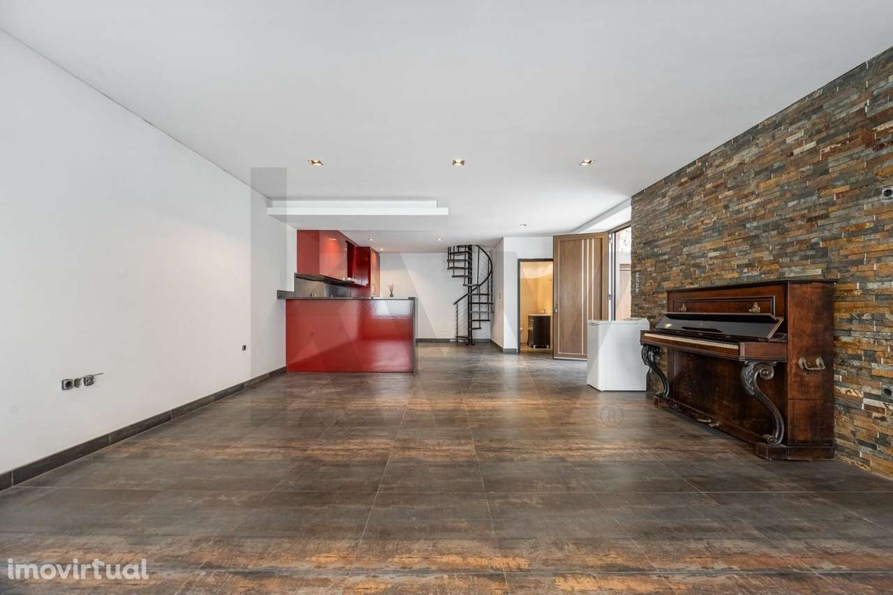 Moradia renovada em pedra com jardim no centro de Penafiel - Grande imagem: 4/36