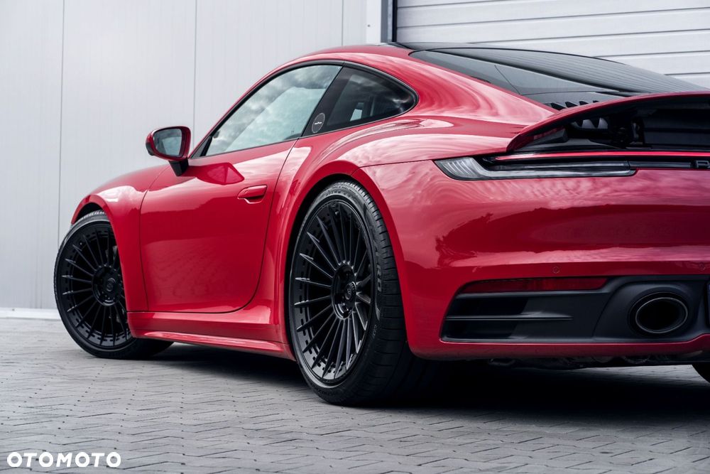 Porsche 911 Carrera 4S - 4