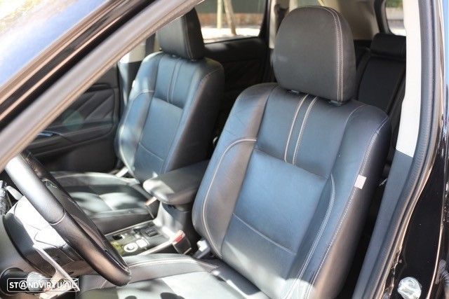 Mitsubishi Outlander 2.0 Intense Navi - 17