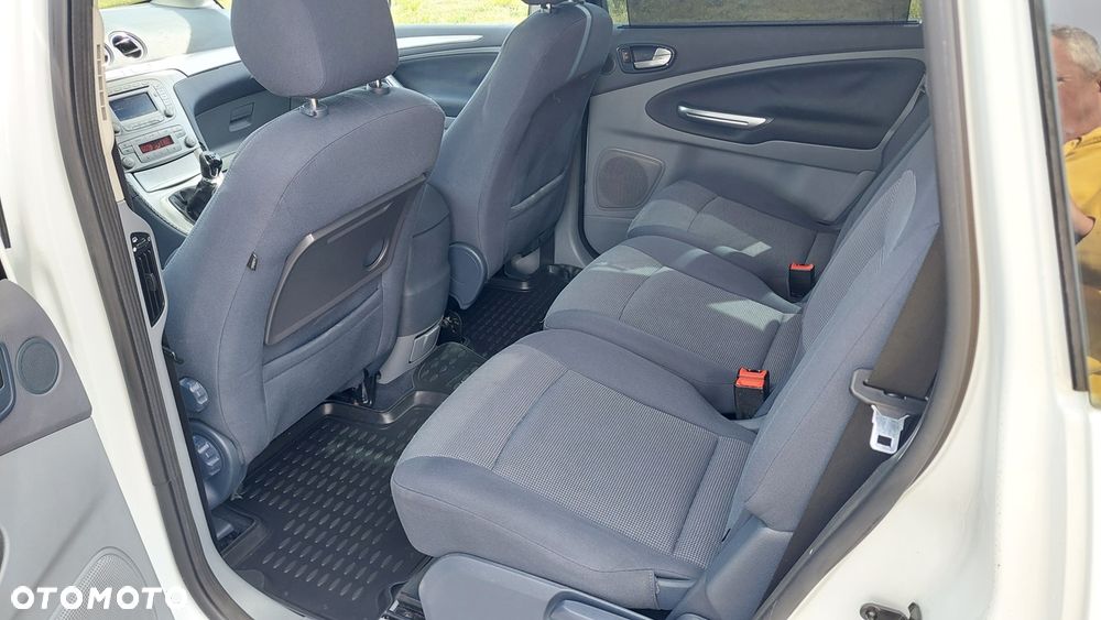 Ford S-Max - 11