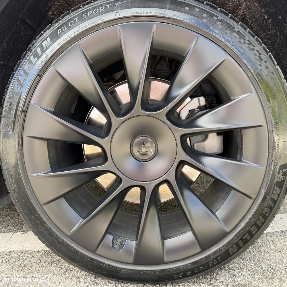 Tesla Model Y Long Range Tração Integral - 18