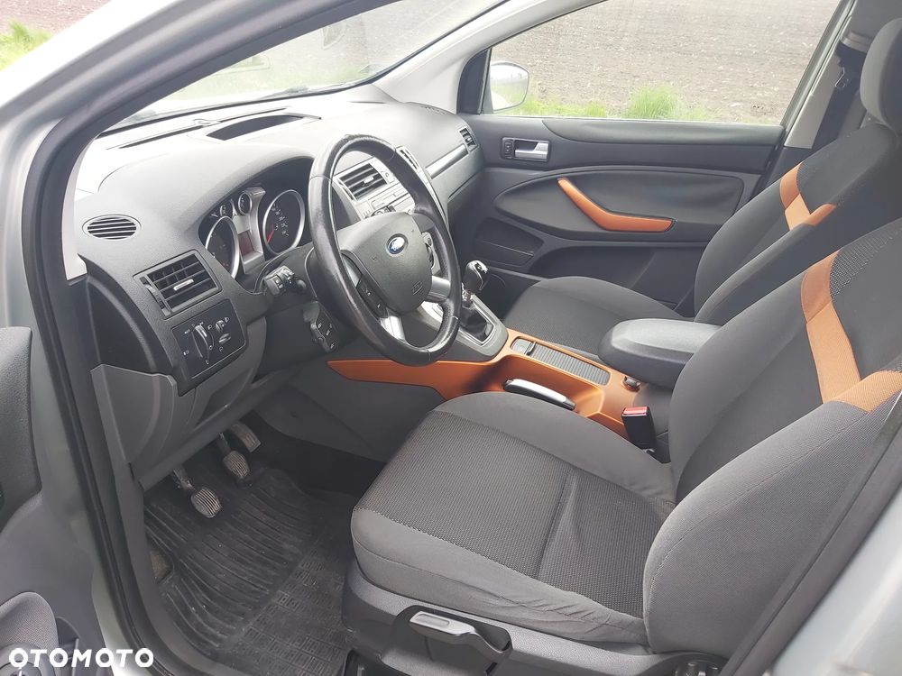 Ford Kuga 2.0 TDCi 2x4 Titanium - 10