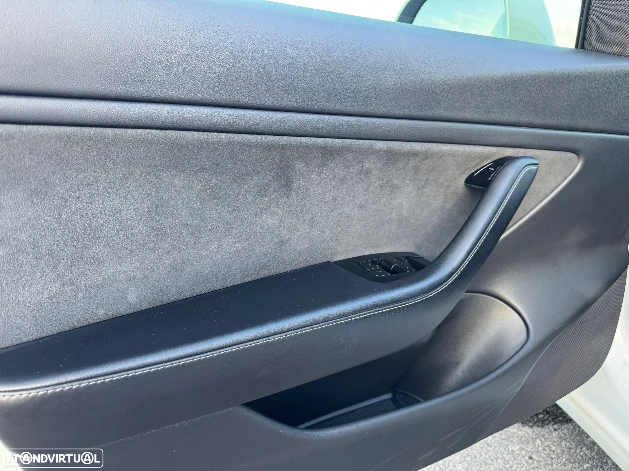 Tesla Model 3 Long-Range Dual Motor AWD - 25