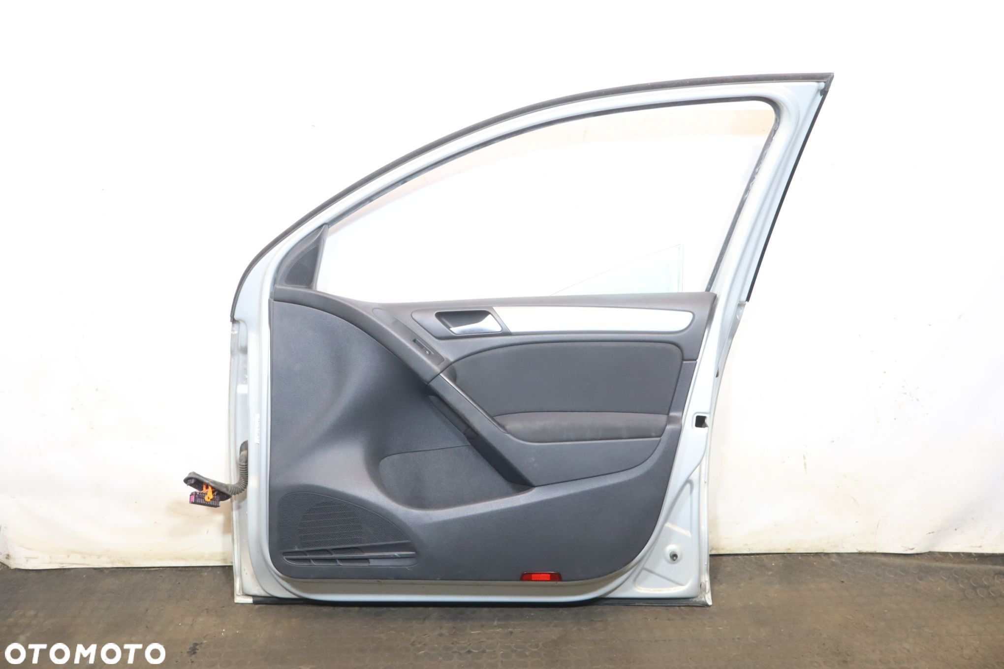 DRZWI PRAWY PRZÓD VOLKSWAGEN GOLF VI LR7L - 2