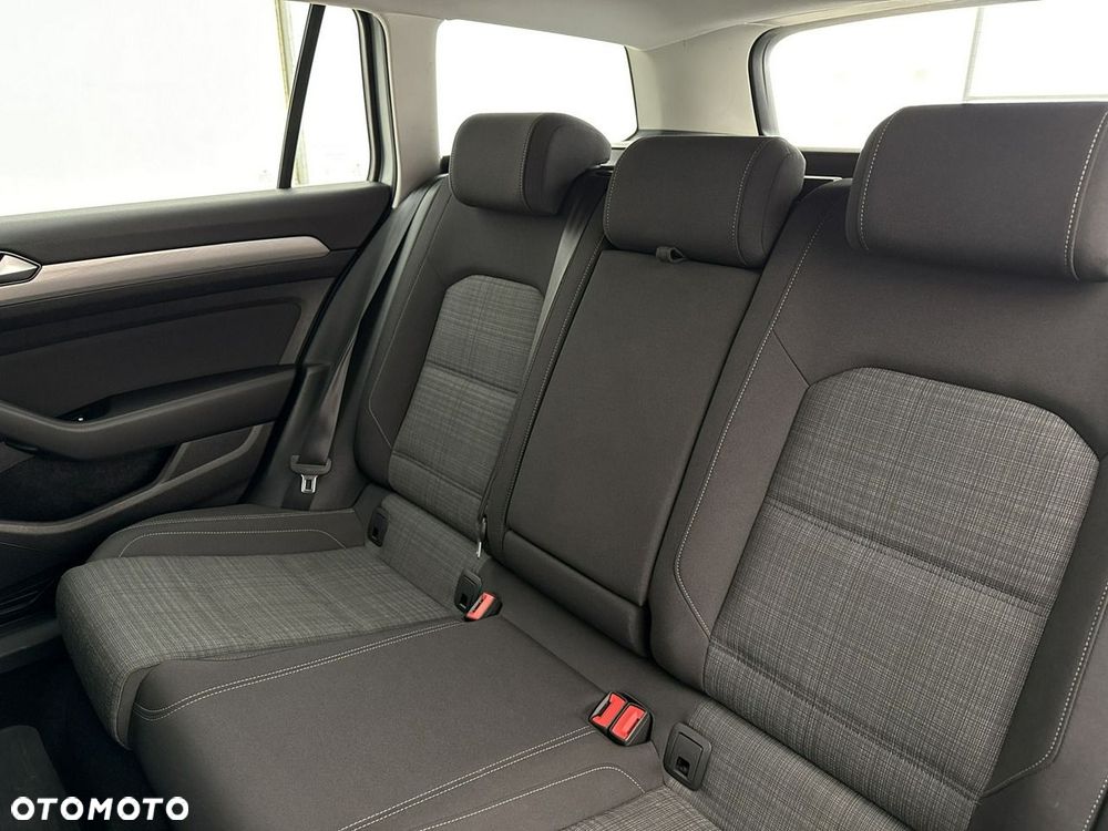 Volkswagen Passat - 19