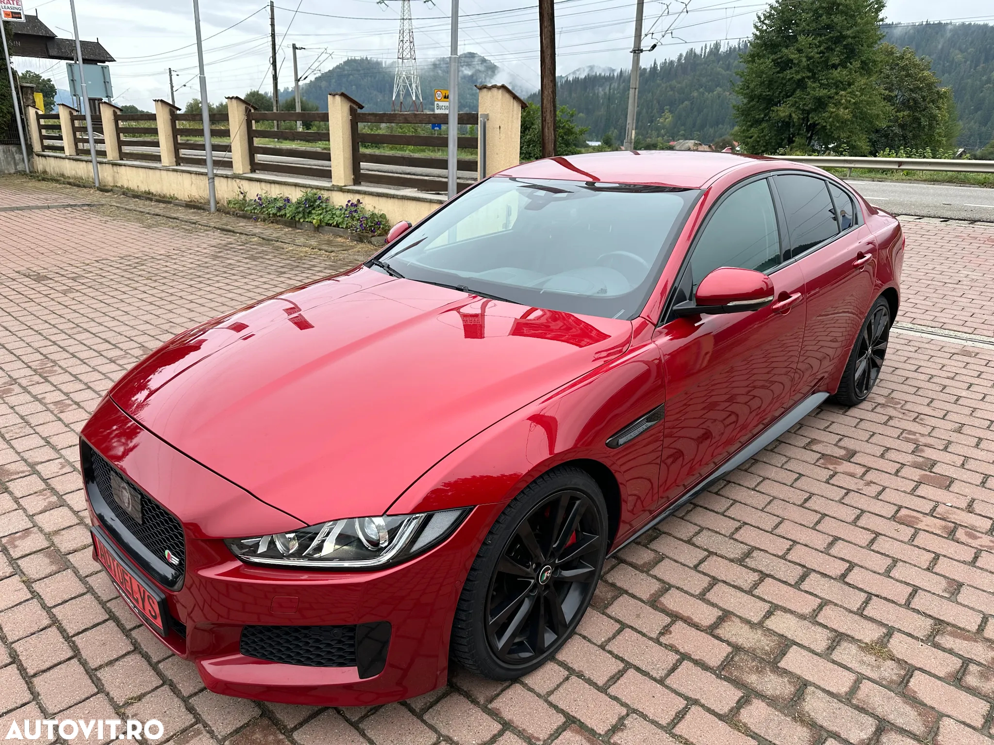 Jaguar XE RWD S - 7