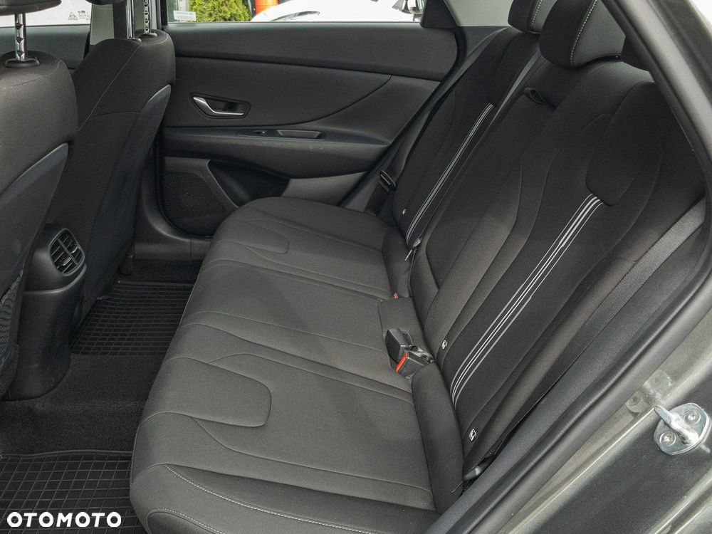Hyundai Elantra - 23