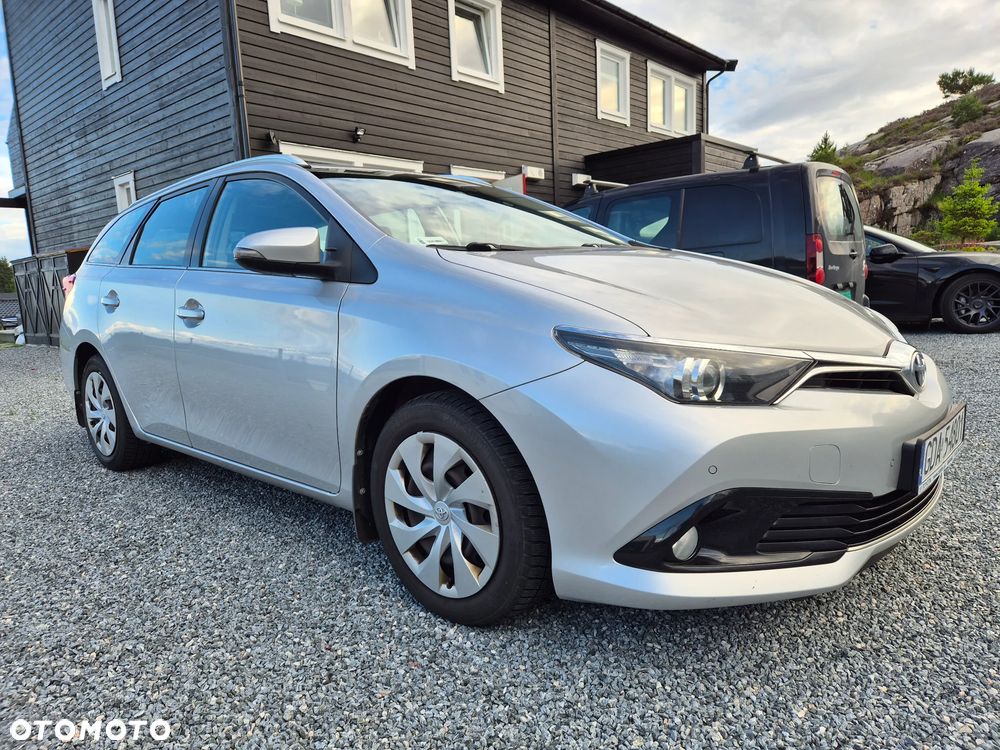 Toyota Auris 1.6 Premium - 3