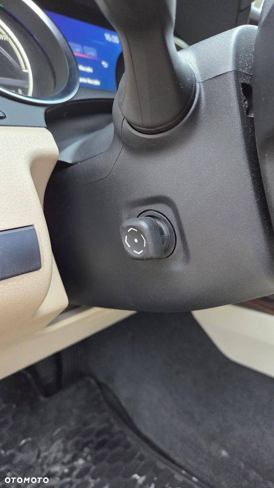 Toyota Camry 2.5 Hybrid Executive CVT - 31