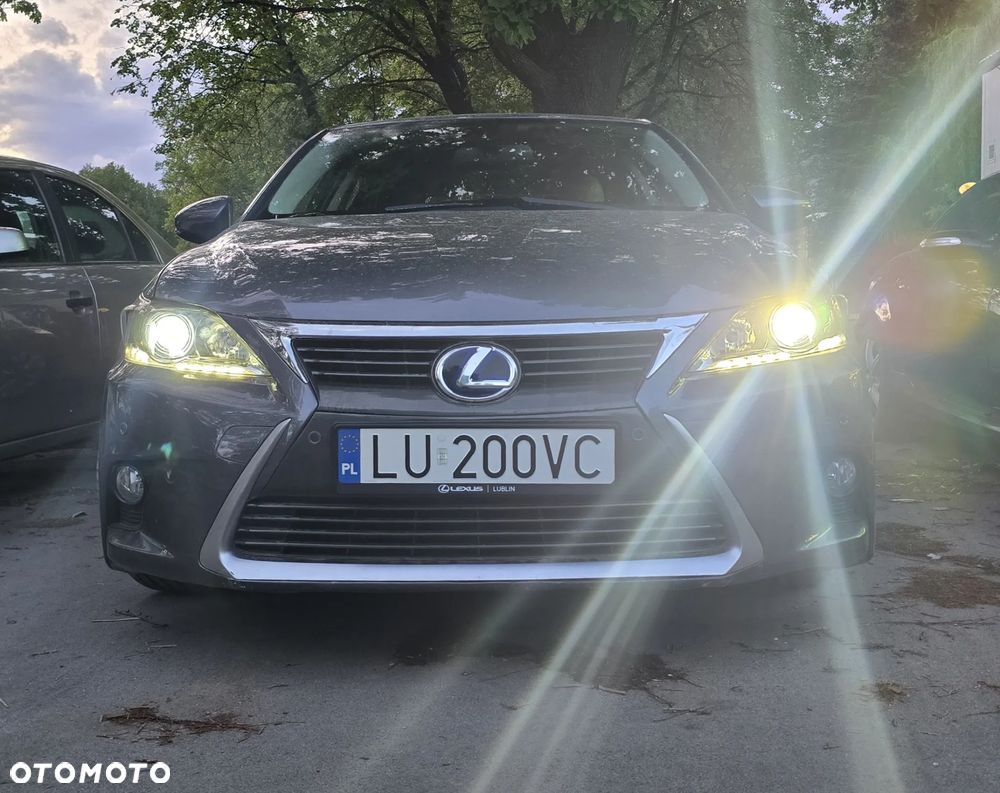 Lexus CT - 12