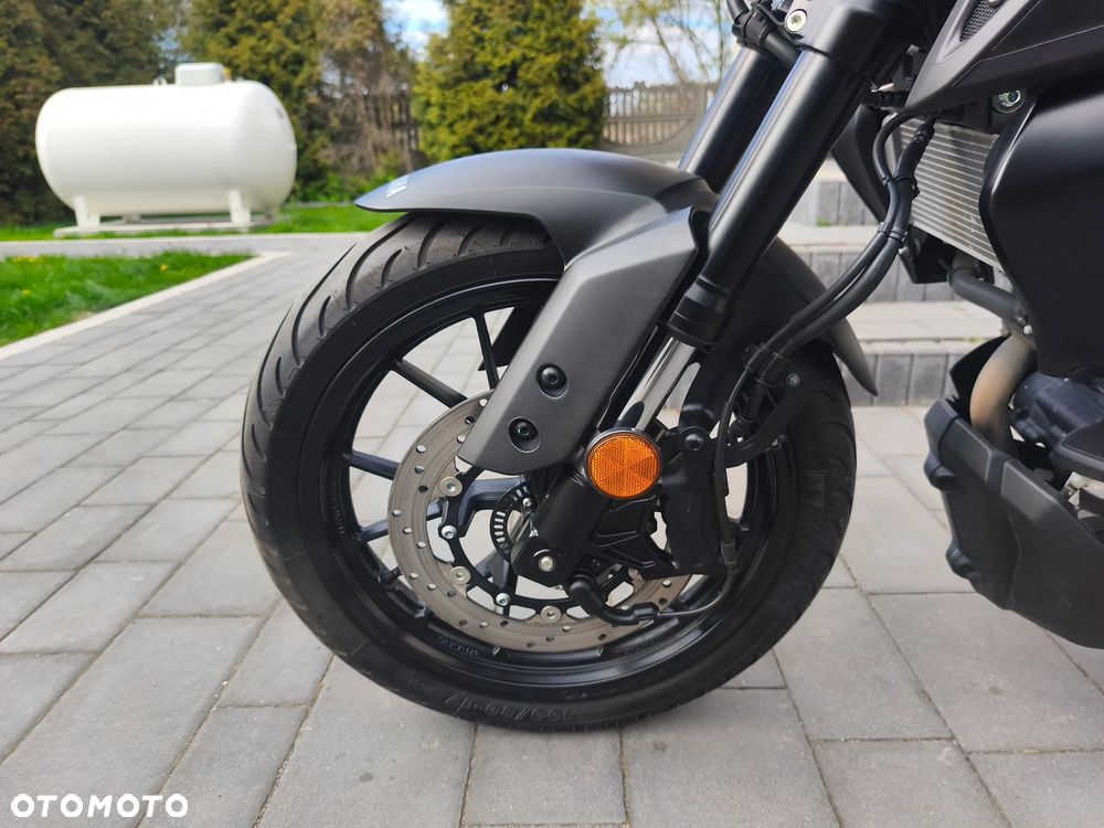 Yamaha MT - 19