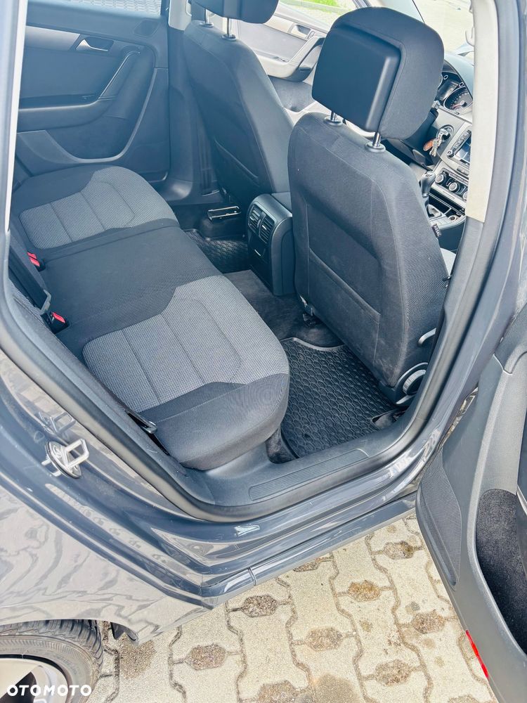 Volkswagen Passat 1.6 TDI DPF BlueMot Comfortline - 13