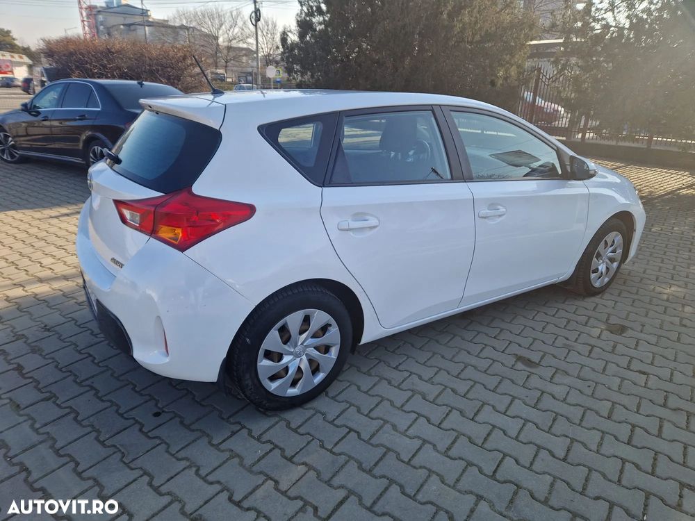 Toyota Auris 1.6 L Valvematic Luna - 3