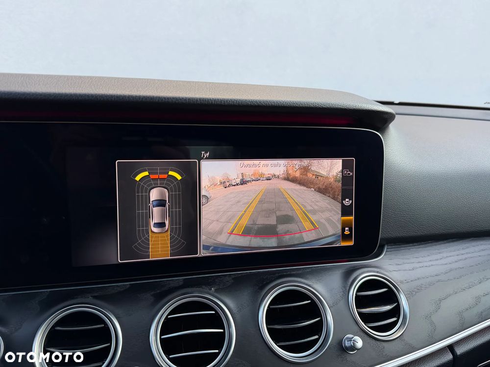 Mercedes-Benz Klasa E 220 d 4-Matic 9G-TRONIC - 14
