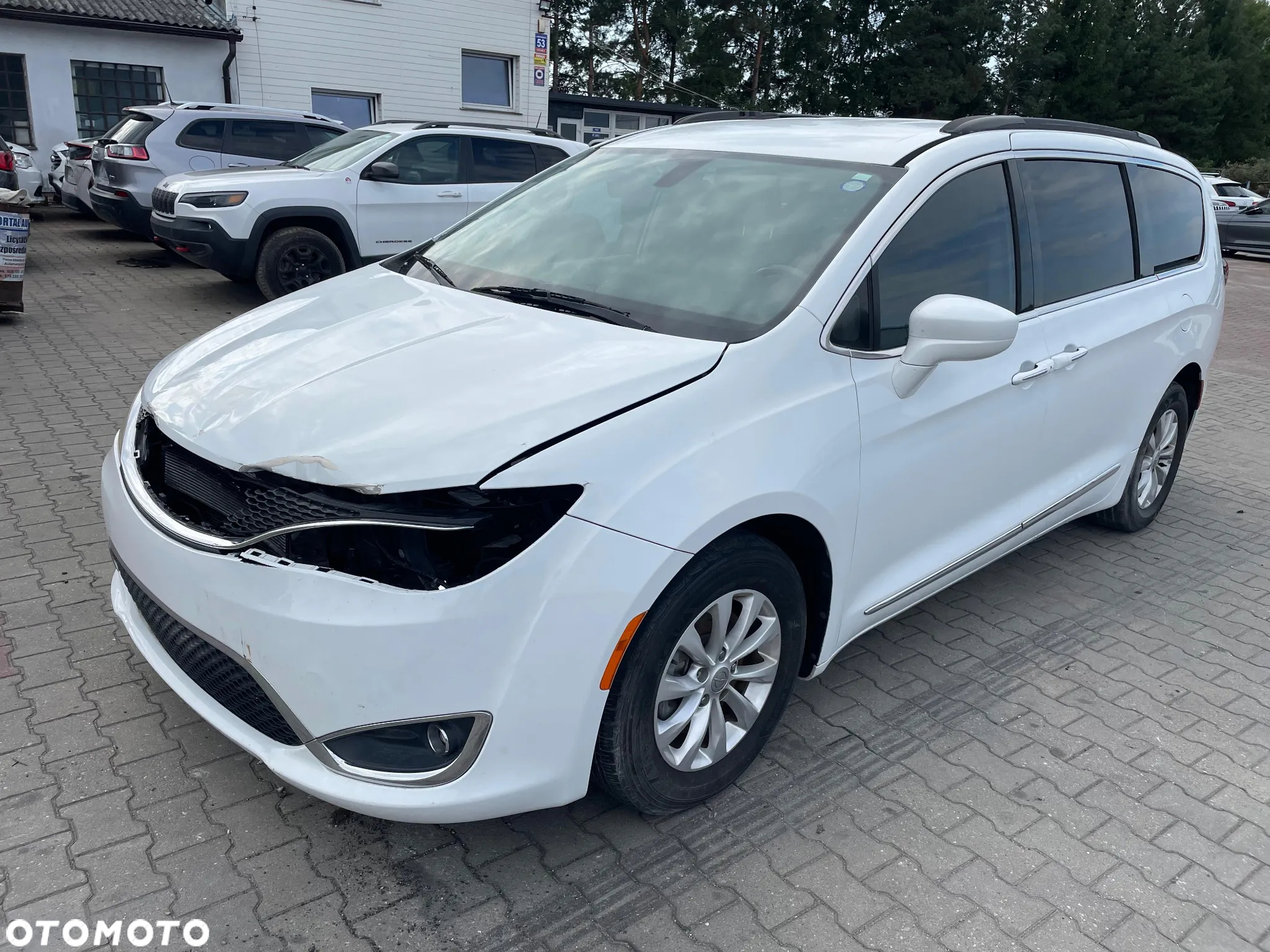 Chrysler Pacifica - 5