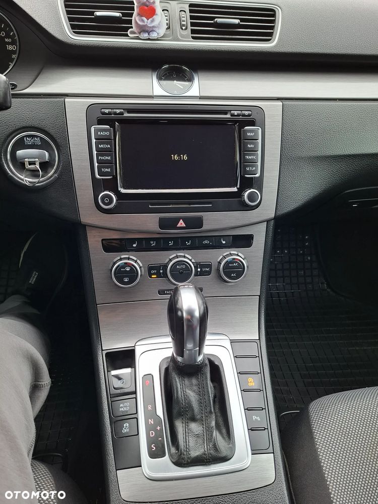 Volkswagen Passat 2.0 TDI Comfortline DSG - 24