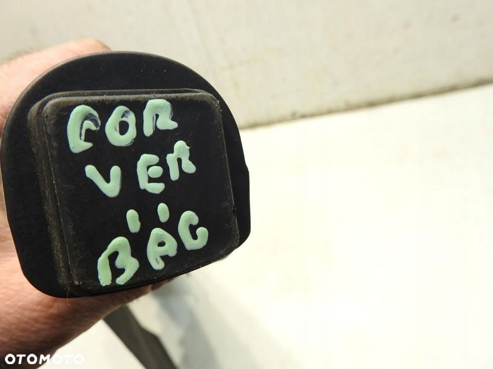 ROLETA BAGAŻNIKA TOYOTA COROLLA VERSO II - 2