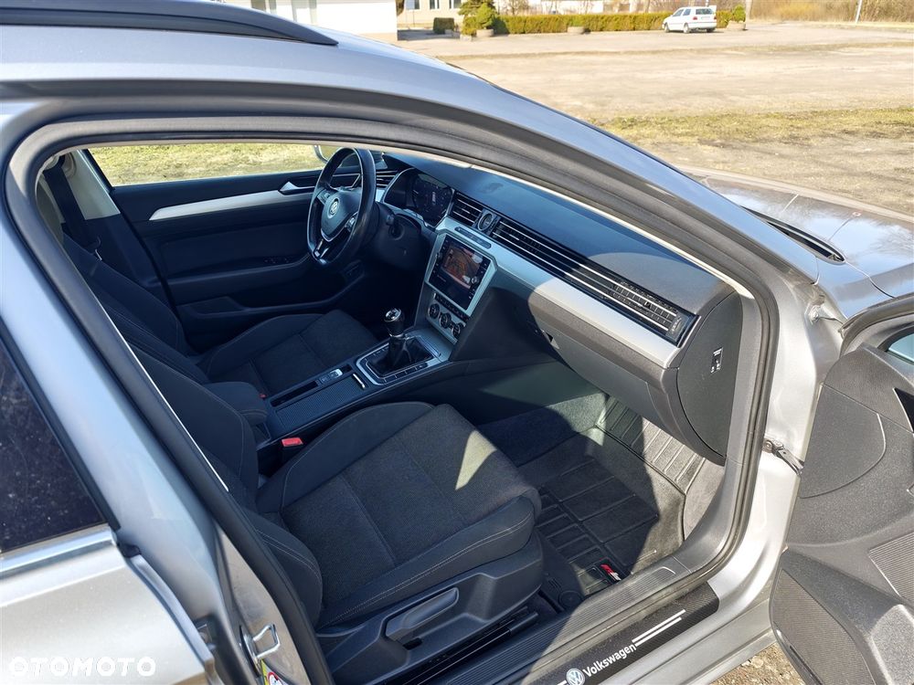 Volkswagen Passat - 34