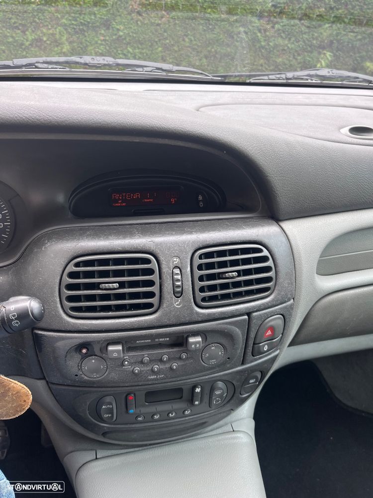 Renault Mégane Scénic - 9