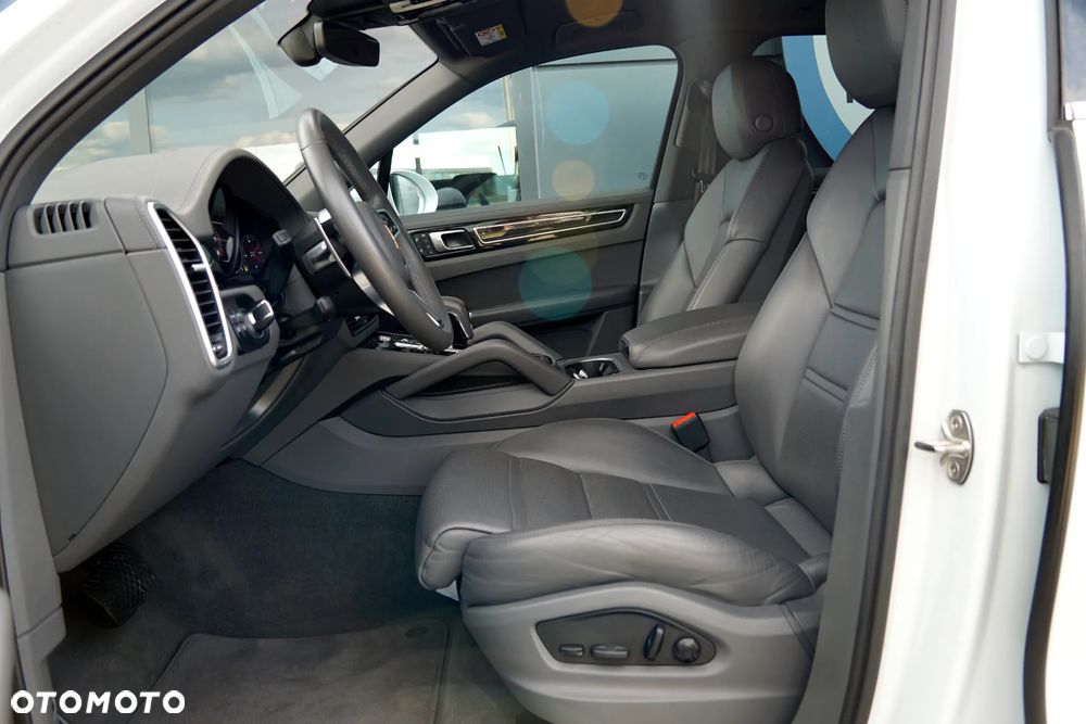 Porsche Cayenne Standard - 16