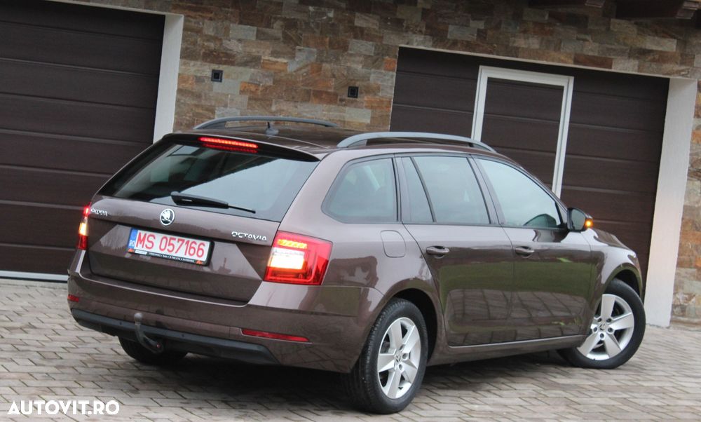 Skoda Octavia 1.6 TDI DSG Ambition - 6