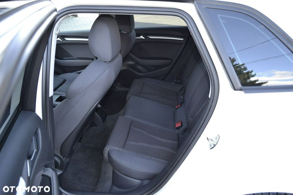 Audi A3 Sportback 2.0 TDI S tronic design - 32