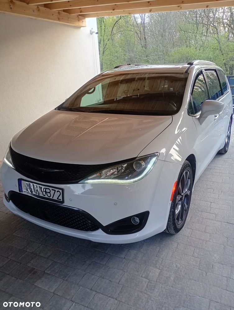 Chrysler Pacifica - 1