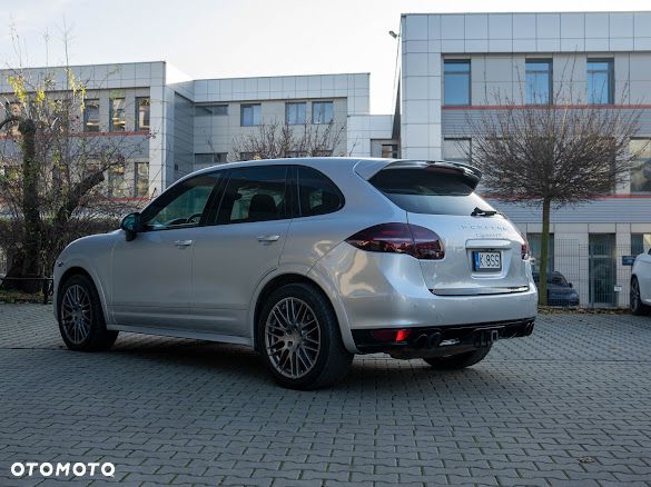 Porsche Cayenne GTS - 5