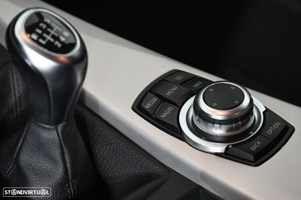 BMW 318 d Touring Advantage - 23