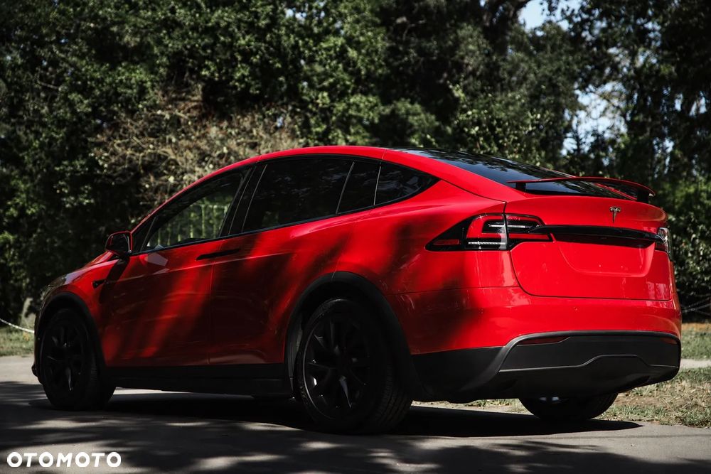 Tesla Model X - 7