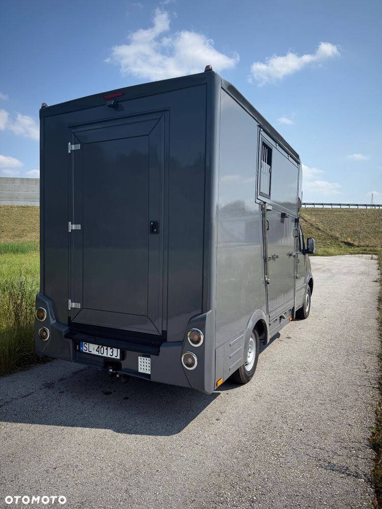 Mercedes-Benz Sprinter - 2