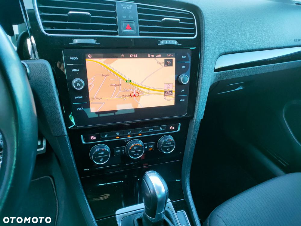 Volkswagen Golf - 6