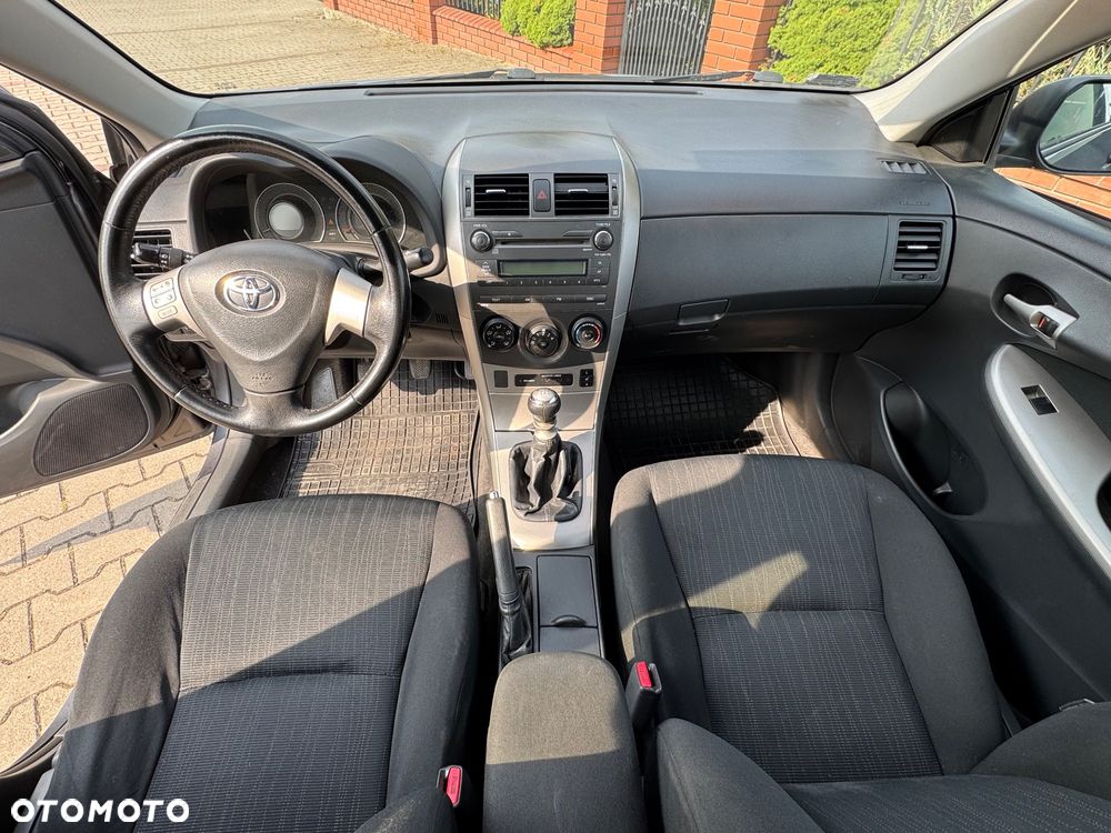 Toyota Corolla - 13