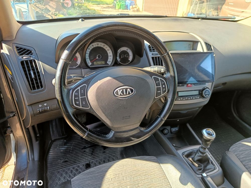 Kia Ceed - 8
